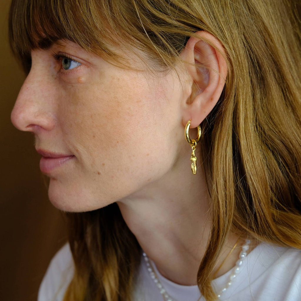 Chunky Hoop Earrings with Aphrodite and Fertility Pendant - Gold-Plated Silver - Sister the brand