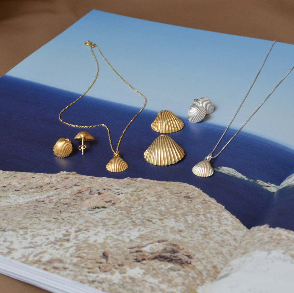 Medium Shell Pendant - Gold-Plated Silver - Sister the brand