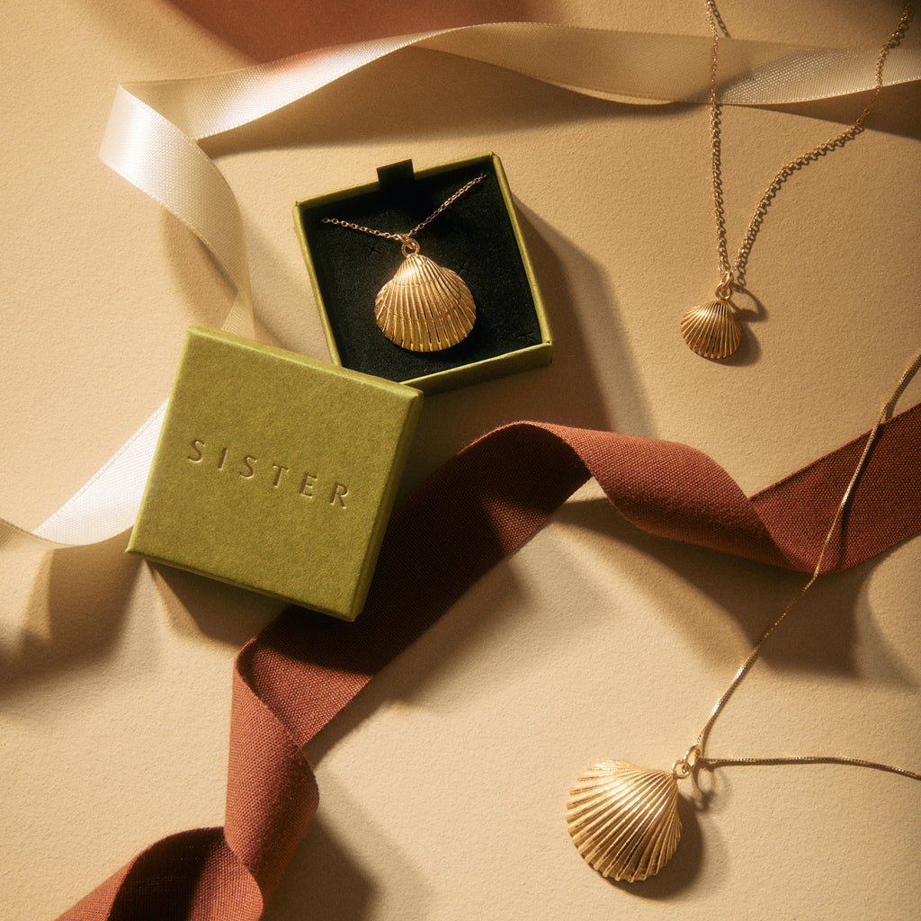 Medium Shell Pendant - Gold-Plated Silver - Sister the brand