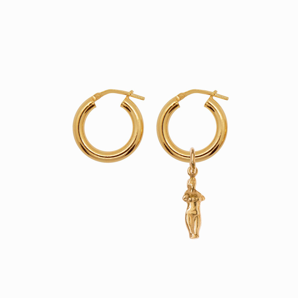 Chunky Hoop Earrings with Aphrodite Pendant - Gold-Plated Silver - Sister the brand