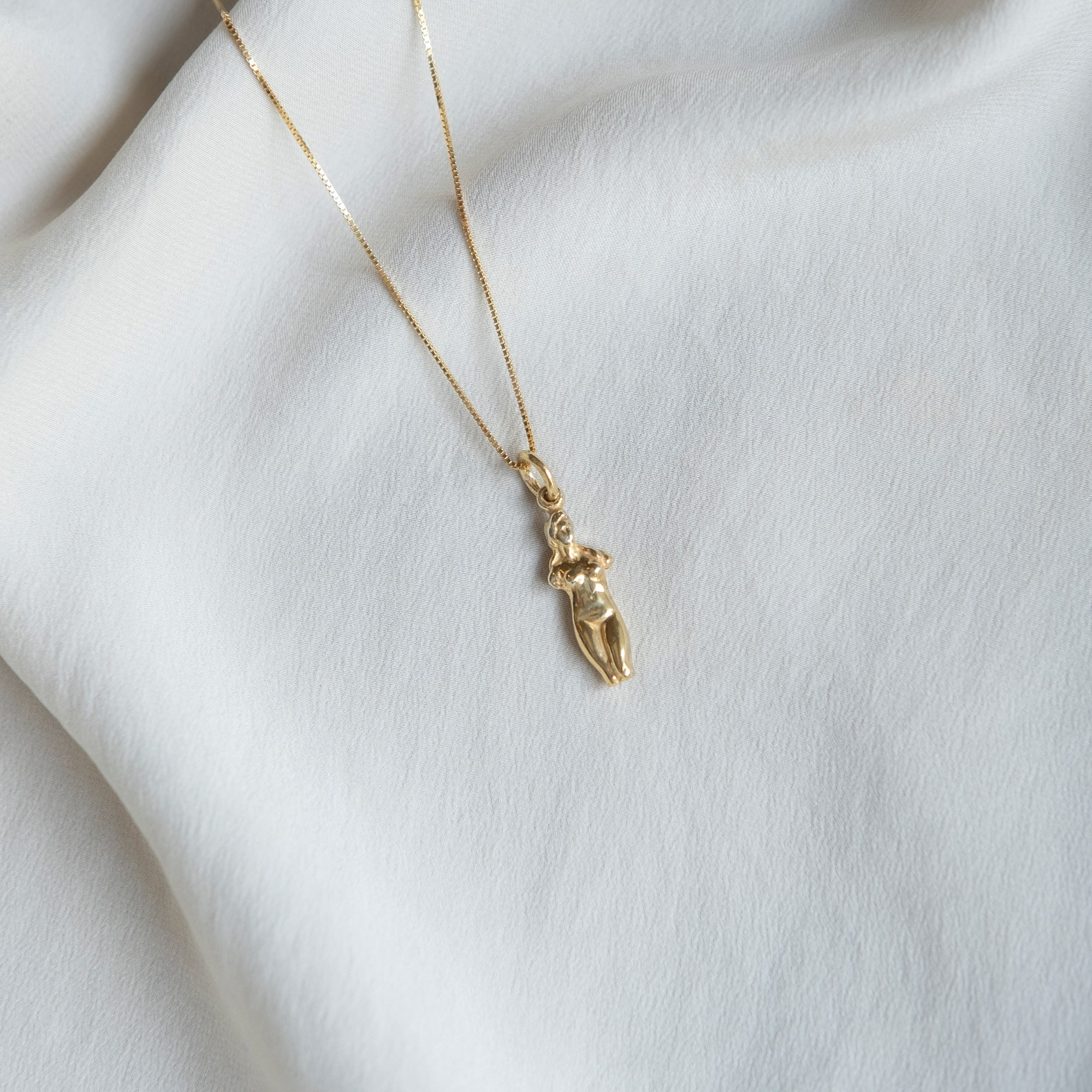 アクセサリー APHRODITE GANG PENDANT TOP  18K Āzlee Limited Edition Aphrodite Large Diamond Coin Charm