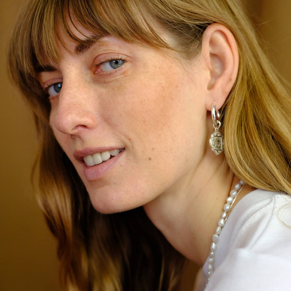 Chunky Hoop Earrings with Aphrodite and Quatrefoil Pendant - Silver - Sister the brand