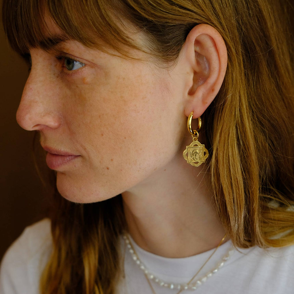 Chunky Hoop Earrings with Fertility and Quatrefoil Pendant - Gold-Plated Silver - Sister the brand