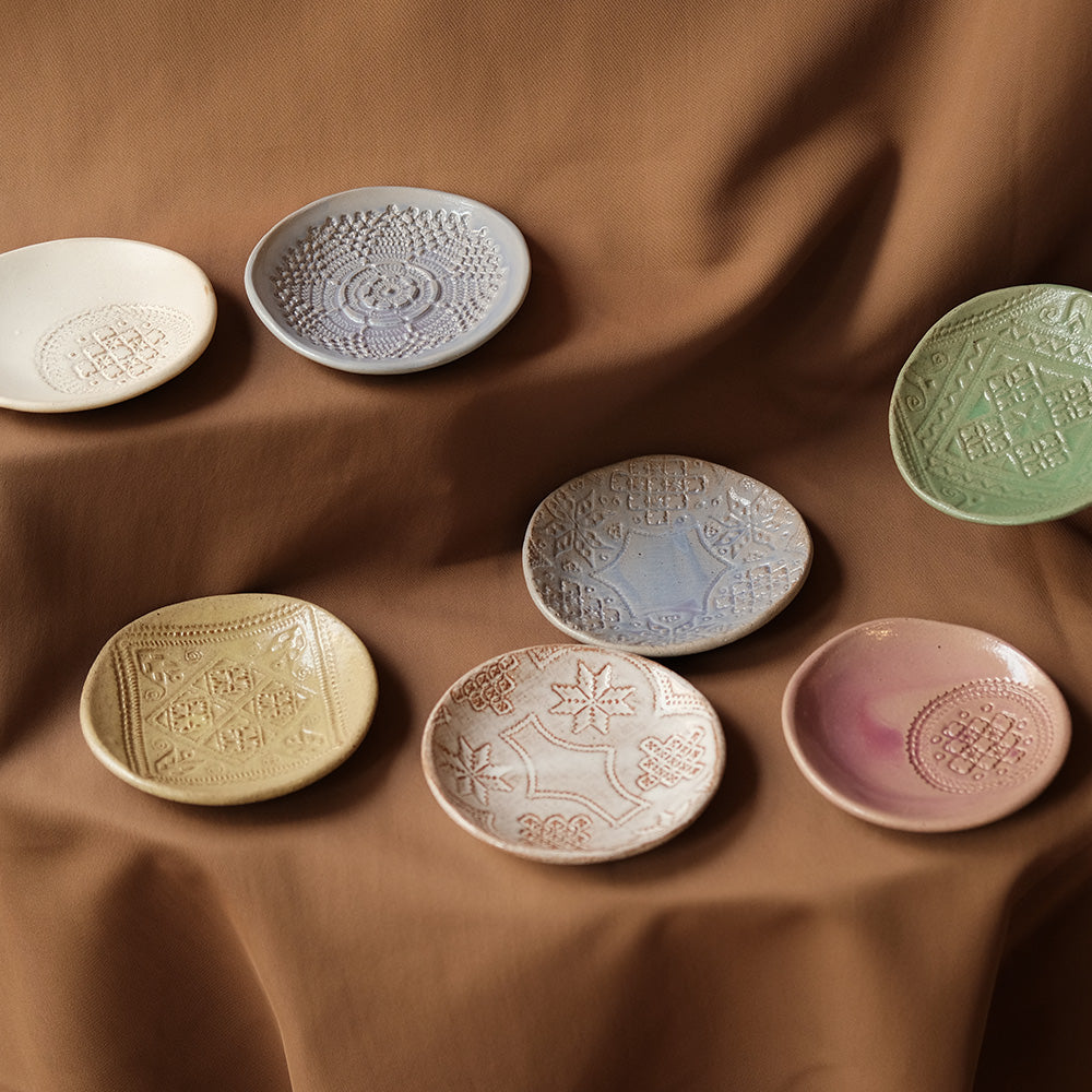 Yellow lace-impressed ceramic plate - Sister the brand
